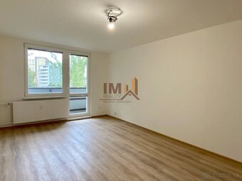 NA PRENÁJOM MODERNÝ ZREKONŠTRUOVANÝ 3i BYT S VEĽKÝM BALKÓNOM - 10