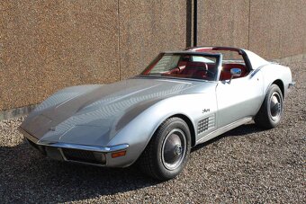 Chevrolet Corvette T-top z roku 1971 - 10