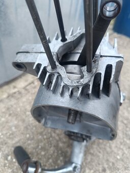 Polomotor Jawa 555 po GO - 10