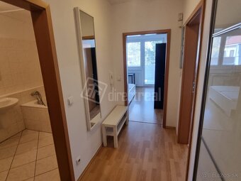 Na prenájom priestranný 2 izbový byt s loggiou a parko… - 10