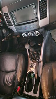 Peugeot 4007 - 10