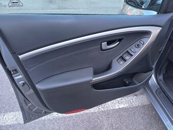 Hyundai i30 1.6 CRDI/94 KW STYLE MT6 + ZIMNE PNEU - 10