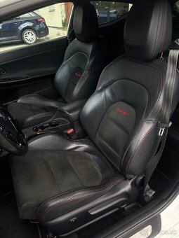Kia ProCeed GT 3 dv. 150kw s NOVÝM MOTOROM - 10