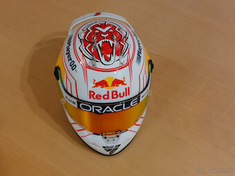 Max Verstappen 2023 Red Bull VC Japonsko F1 prilba 1:2 - 10