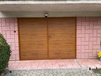 Dvojkridlova garážová brána - 10