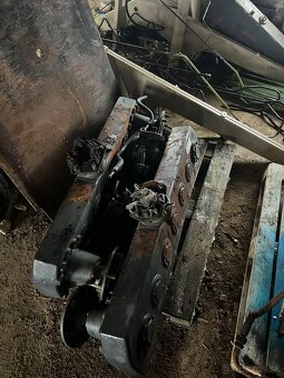 Locust 750 (unc) - 10