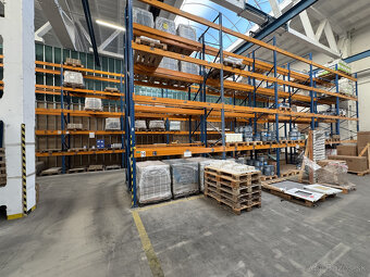 Prenájom skladového priestoru 1070m² s regálovým systémom v - 10