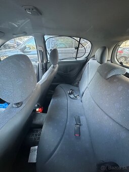 Toyota Yaris 1.0 - 10