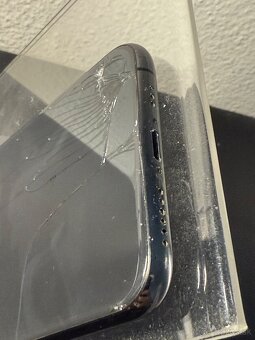 Predám Apple iPhone XS 64GB Black Poškodené zadné sklo - 10