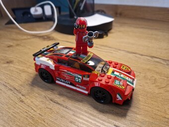 LEGO - 10