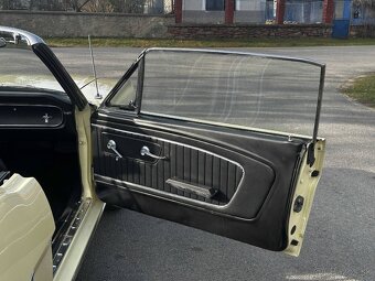 Ford Mustang Cabrio - 10