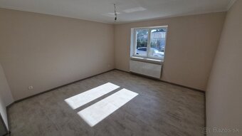 Zrekonštruovaný rodinný dom, 8 á, obec Vlčany - 10