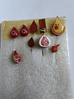 Odznaky rôzny motiv - 10