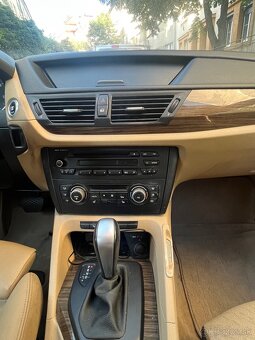 BMW X1 4x4 automat bežový interiér 2010 - 10