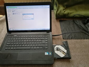 COMPAQ Presario CQ57 - 10
