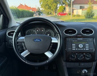 Ford Focus 1.6 benzín Ghia NOVÁ STK a EK - 10
