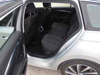 Škoda Octavia Combi 2.0 TDI 110 kw, DSG Style Virtual Cocpit - 10