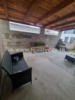 Predáme rodinný dom v centre obce Bolešov - 10