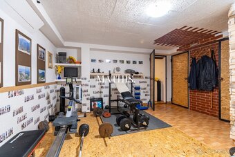 Na predaj priestranný rodinný dom s 3 podlažiami, krásnou zá - 10