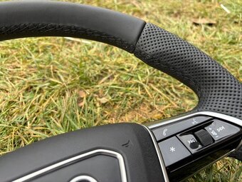 AUDI sportovy S volant kozeny zrezany perforovany - 10
