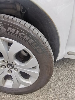 Predám veľmi pekný Citroen C5 Combi - 10