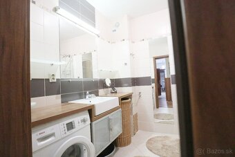 ÚTULNÝ a PRIESTRANNÝ 3 IZBOVÝ BYT s LOGGIOU v TOP LOKALITE - - 10