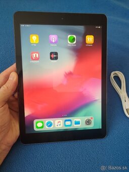 Apple iPad Air 32GB - 10