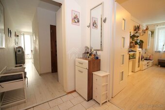 PREDAJ 3 izb BYT 74m2 s 2 balkónmi Bánovce n./B. - 10