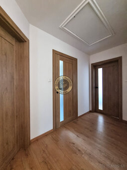 PREDAJ rodinný dom v centre Rajky - 10