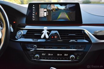 BMW 540i xDrive Touring - 10
