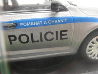 Škoda Octavia III Combi Policie 1/43 - 10