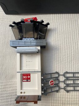 ✈️ LEGO Marvel Super Heroes: Airport Battle (76051) - 10