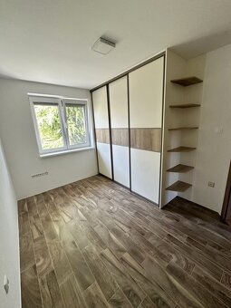 4 izbový rodinný dom 153 m2 + zasklená terasa 24 m2, garáž - 10