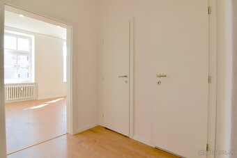 Zrekonštruovaná SMART kancelária s parkovaním v centre Nitry - 10