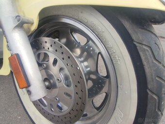 Suzuki VL 1500 Intruder - 10