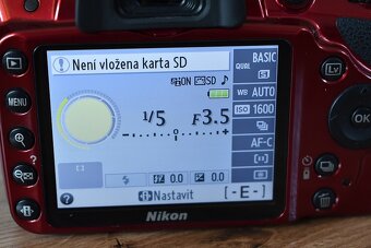 Nikon d3200 RED s VR objektivom nikkor 18 - 105 AF - 5 tis.s - 10