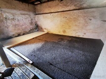 PIR izolácia hr11cm s plechom:16,-m2, bez plechu: 11,50,-m2. - 10