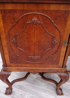 Komoda starožitná vyrezávaná . - 10