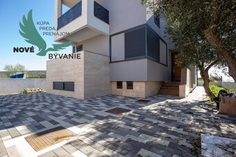 Luxusná novostavba vila s bazénom a výťahom len 100m od mora - 10