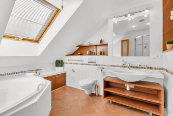 PREDAJ - podkrovný 3-izbový byt na Nivách - 500 bytov, Súťaž - 10