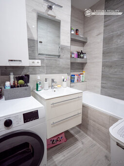 REZERVOVANÉ- 3-izbový, nadštandardne veľký byt s balkónom -  - 10