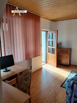 Na predaj väčší rodinný dom/chalupa na pozemku 2591 m2 v obc - 10