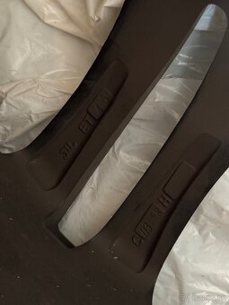 225/35 R19 - 10