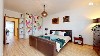 Krásny a veľký 5i RD, garáž, štýlová kuchyňa, walk-in šatník - 10