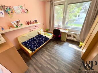 NA PREDAJ 2 IZB. BYT PREROBENÝ NA 3 IZB., 64M2, ŠTEFÁNIKOVA - 10