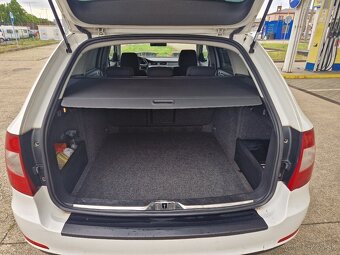 Škoda Superb Combi 2.0 TDI CR 140k Elegance DSG - 10