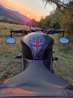 Triumph Speed Triple RS 2020 - 10