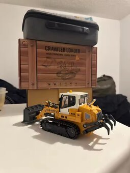 RC pásový nakladač LR636 - 10