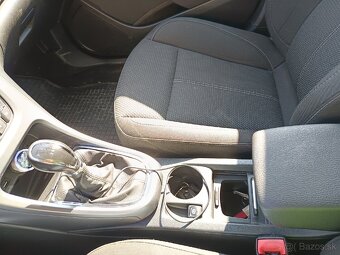 Opel Astra st j - 10