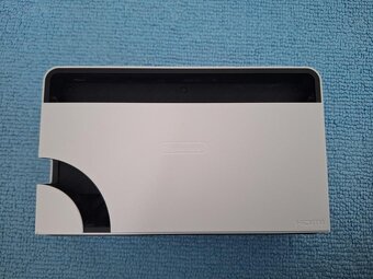 Nintendo Switch OLED + 7 hier + 2x Joy-Con + púzdro – stav a - 10